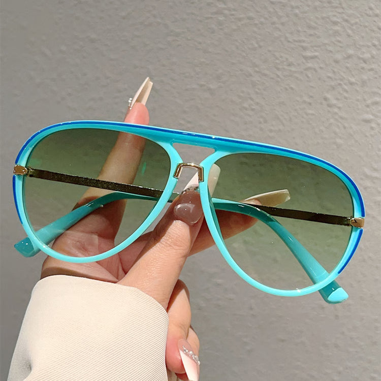 Vintage Pilot Sunglasses for Men & Women – Gradient Lens Retro Eyewear