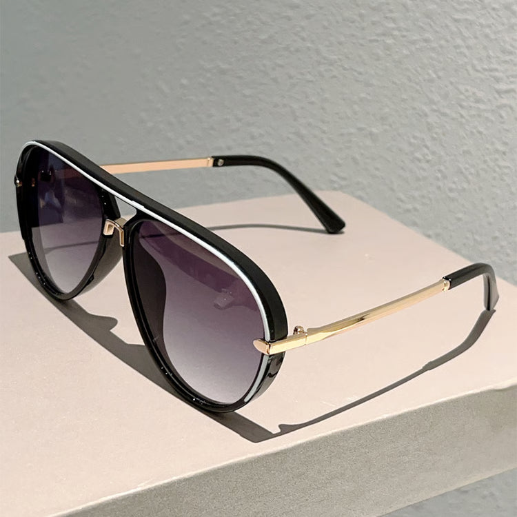 Vintage Pilot Sunglasses for Men & Women – Gradient Lens Retro Eyewear