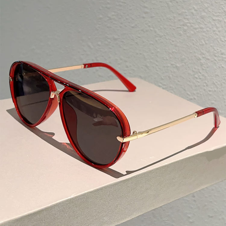 Vintage Pilot Sunglasses for Men & Women – Gradient Lens Retro Eyewear