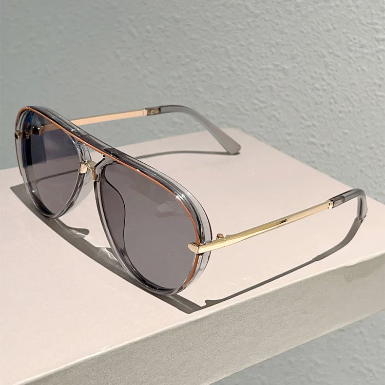 Vintage Pilot Sunglasses for Men & Women – Gradient Lens Retro Eyewear