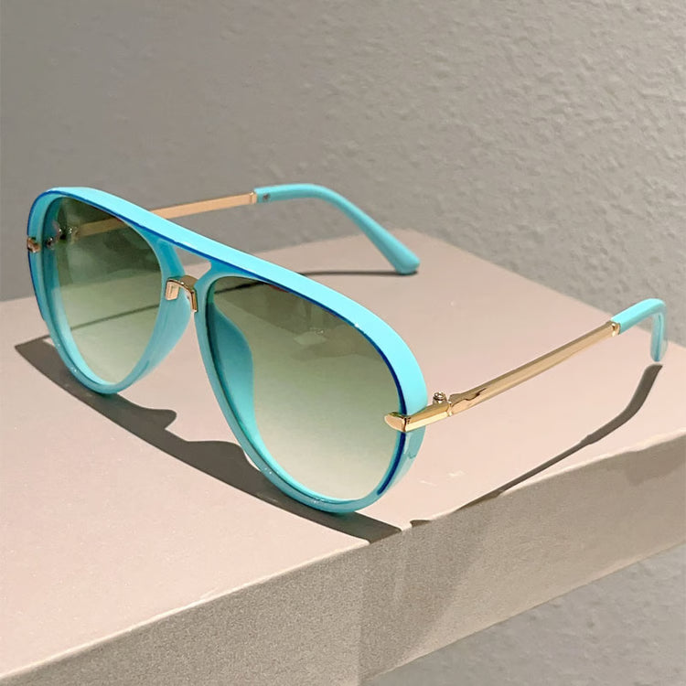 Vintage Pilot Sunglasses for Men & Women – Gradient Lens Retro Eyewear